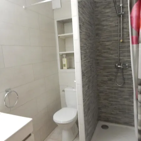 A Qualite Prix Apartment *